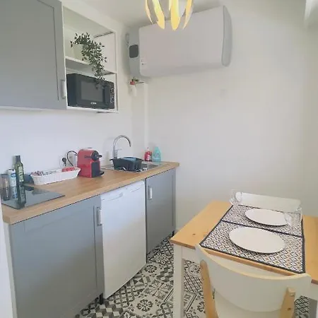 Beautiful Apartment At 200M From The Beach Апартаменти Антіб