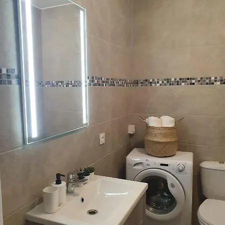 Beautiful Apartment At 200M From The Beach * Антіб